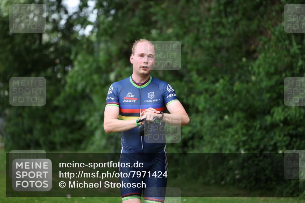 15.06.2025 - 7 Türme Triathlon Michael Strokosch http://msf.ph/oto/7971424 15.06.2025 12:59:52 Schwimmen 191, 1008, 1082 meine-sportfotos.de