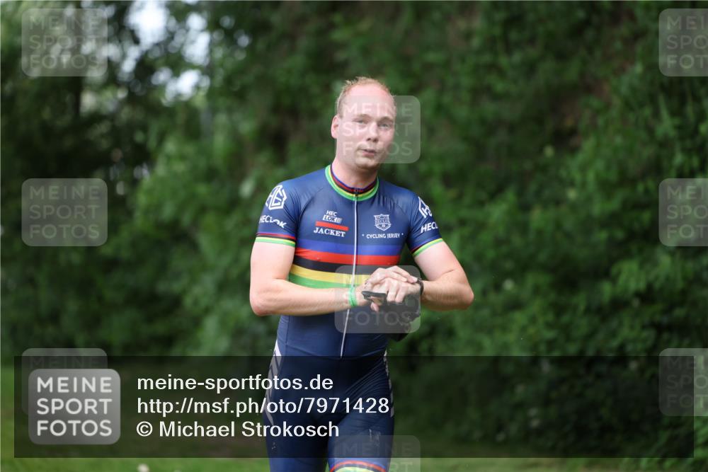 15.06.2025 - 7 Türme Triathlon Michael Strokosch http://msf.ph/oto/7971428 15.06.2025 12:59:52 Schwimmen 191, 1008, 1082 meine-sportfotos.de