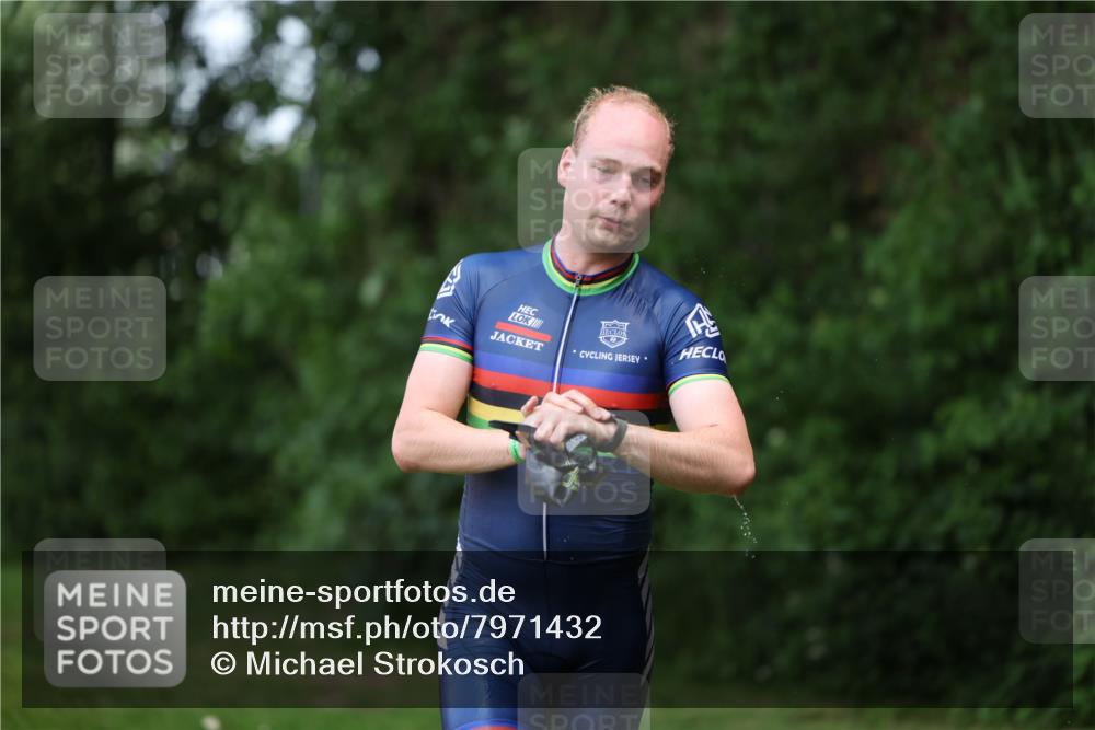 15.06.2025 - 7 Türme Triathlon Michael Strokosch http://msf.ph/oto/7971432 15.06.2025 12:59:53 Schwimmen 191, 1008, 1082 meine-sportfotos.de