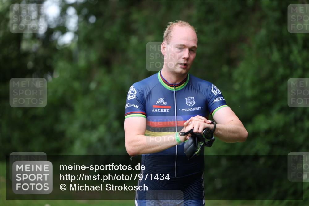 15.06.2025 - 7 Türme Triathlon Michael Strokosch http://msf.ph/oto/7971434 15.06.2025 12:59:53 Schwimmen 191, 1008, 1082 meine-sportfotos.de