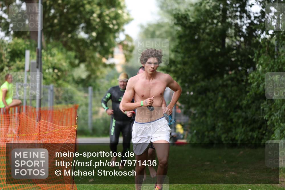 15.06.2025 - 7 Türme Triathlon Michael Strokosch http://msf.ph/oto/7971436 15.06.2025 13:00:21 Schwimmen 193, 705, 1092 meine-sportfotos.de