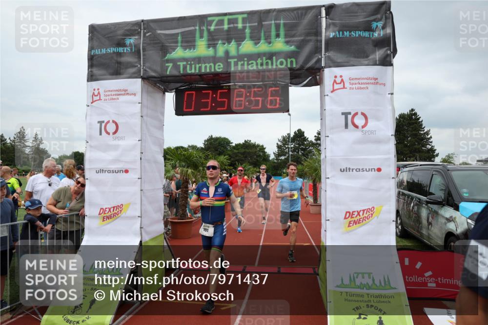 15.06.2025 - 7 Türme Triathlon Michael Strokosch http://msf.ph/oto/7971437 15.06.2025 13:58:56 Ziel 191, 738, 1103, 1111, 1198 meine-sportfotos.de