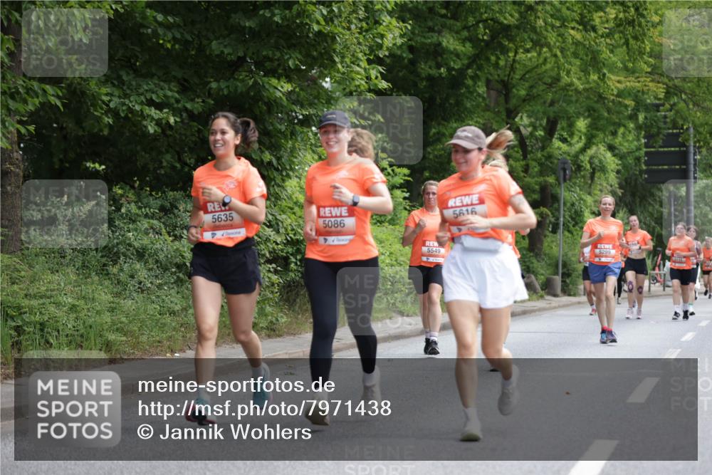 15.06.2025 - REWE Women's Run Jannik Wohlers http://msf.ph/oto/7971438 15.06.2025 10:06:30 Laufen 5635, 5086, 5549, 5616, 5299 meine-sportfotos.de