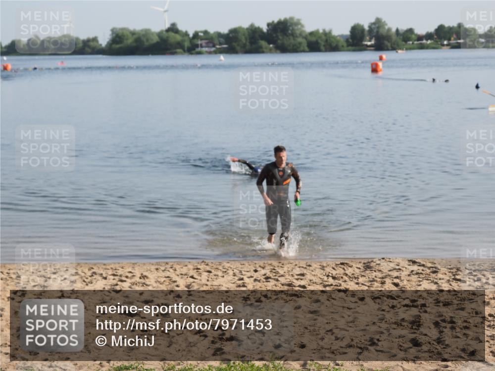21.06.2025 - 27. Vierlanden-Triathlon MichiJ http://msf.ph/oto/7971453 15.06.2026 08:30:20 Schwimmen 37 meine-sportfotos.de