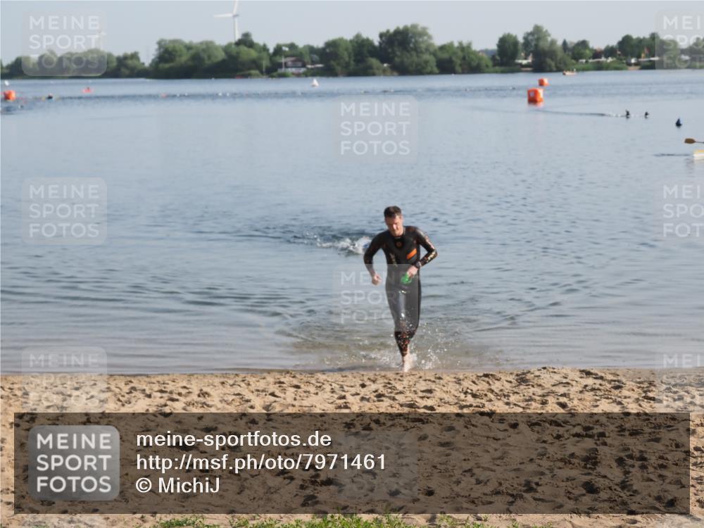 21.06.2025 - 27. Vierlanden-Triathlon MichiJ http://msf.ph/oto/7971461 15.06.2026 08:30:20 Schwimmen 37 meine-sportfotos.de
