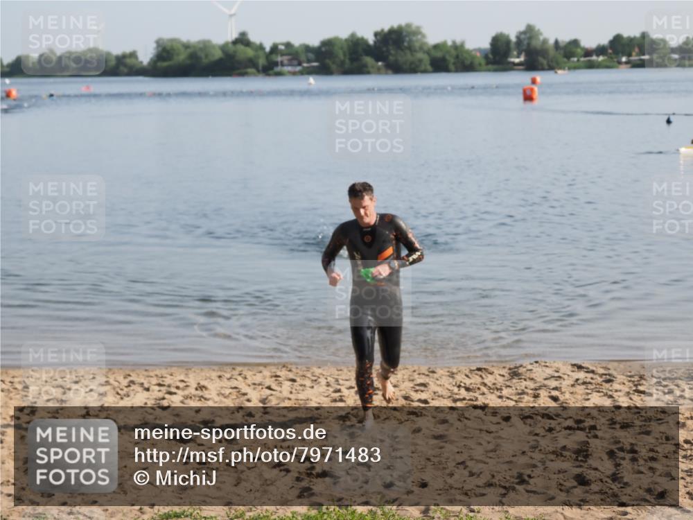 21.06.2025 - 27. Vierlanden-Triathlon MichiJ http://msf.ph/oto/7971483 15.06.2026 08:30:22 Schwimmen 37 meine-sportfotos.de