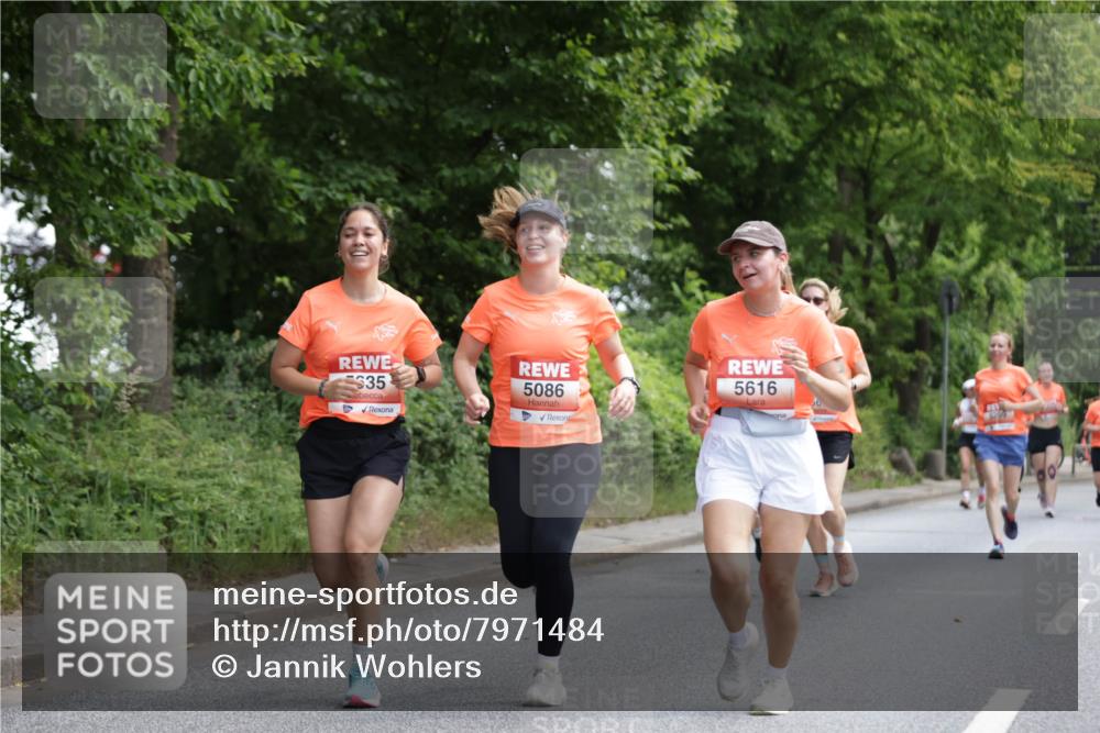 15.06.2025 - REWE Women's Run Jannik Wohlers http://msf.ph/oto/7971484 15.06.2025 10:06:30 Laufen 35, 5086, 5616, 5299 meine-sportfotos.de