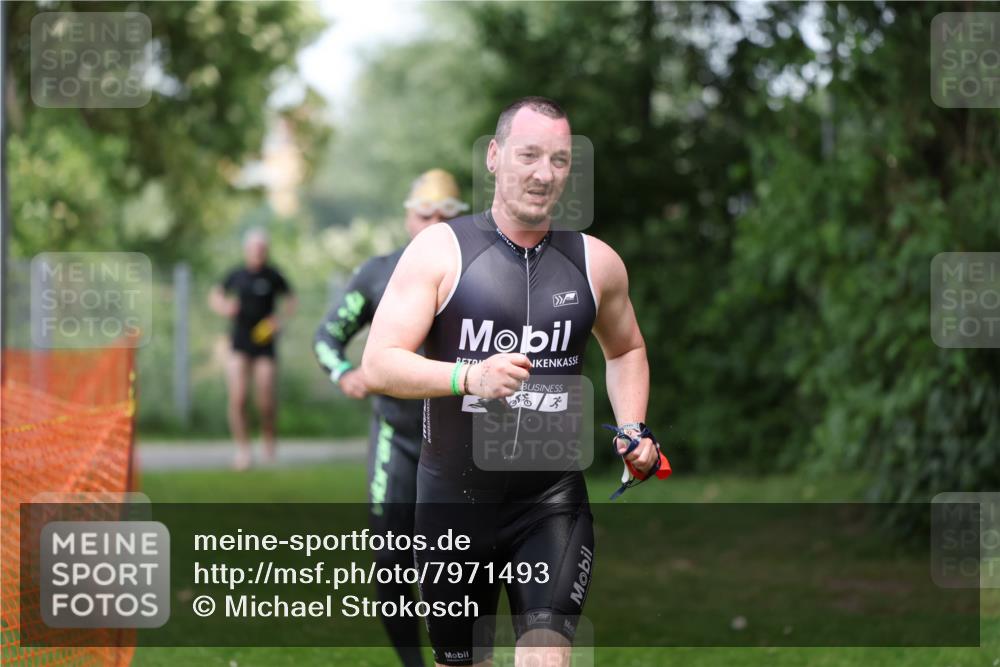 15.06.2025 - 7 Türme Triathlon Michael Strokosch http://msf.ph/oto/7971493 15.06.2025 13:00:24 Schwimmen 193, 705, 1092 meine-sportfotos.de