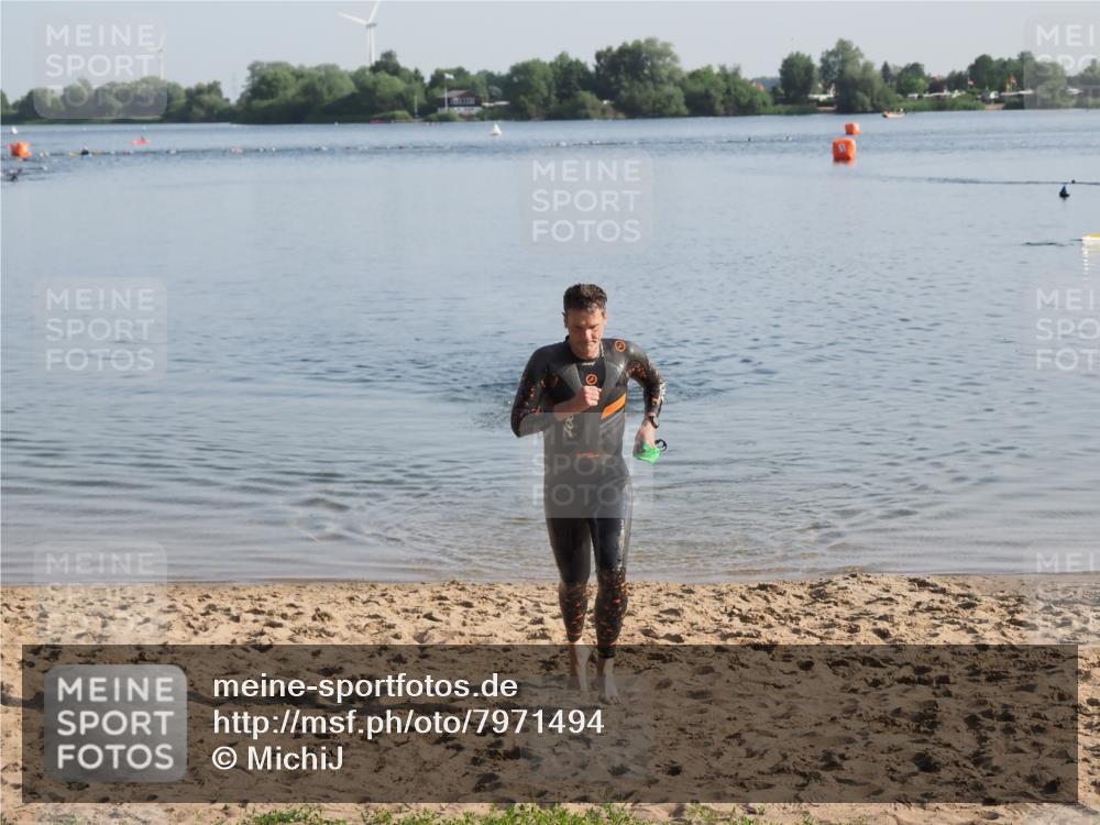 21.06.2025 - 27. Vierlanden-Triathlon MichiJ http://msf.ph/oto/7971494 15.06.2026 08:30:22 Schwimmen 37 meine-sportfotos.de