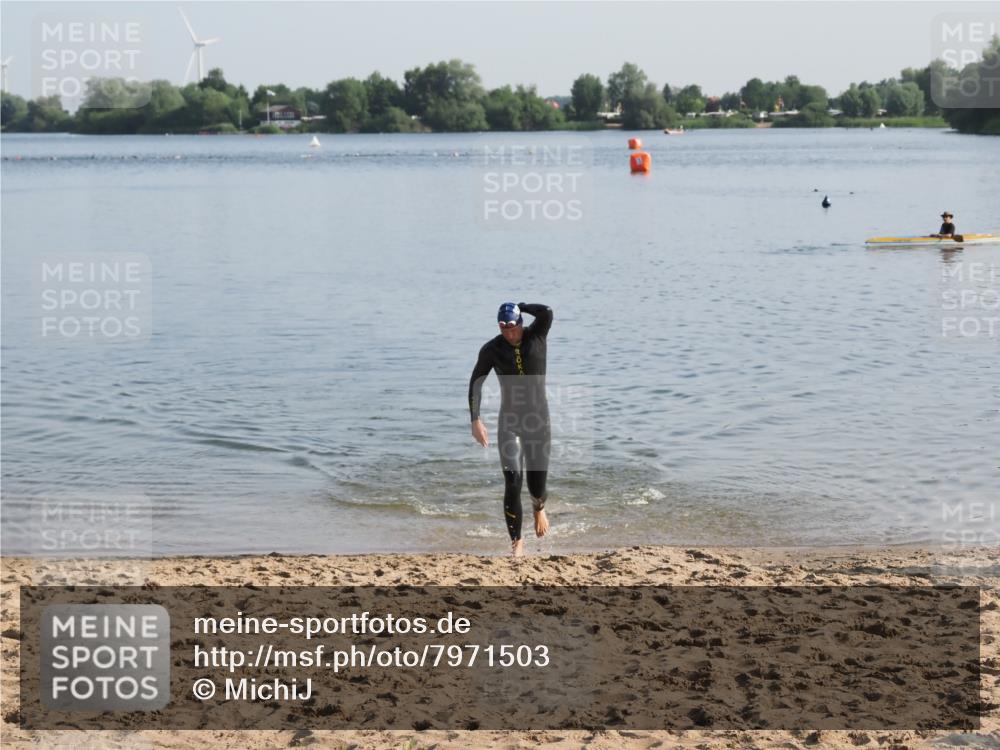21.06.2025 - 27. Vierlanden-Triathlon MichiJ http://msf.ph/oto/7971503 15.06.2026 08:30:29 Schwimmen 17, 37 meine-sportfotos.de