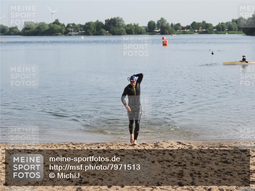 21.06.2025 - 27. Vierlanden-Triathlon MichiJ http://msf.ph/oto/7971513 15.06.2026 08:30:29 Schwimmen 17, 37 meine-sportfotos.de