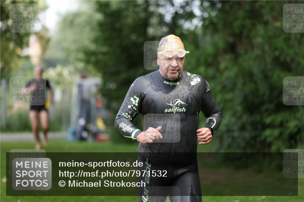 15.06.2025 - 7 Türme Triathlon Michael Strokosch http://msf.ph/oto/7971532 15.06.2025 13:00:26 Schwimmen 193, 705, 1092 meine-sportfotos.de