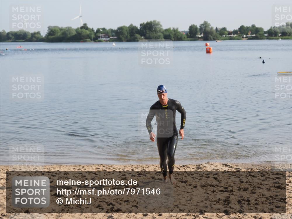 21.06.2025 - 27. Vierlanden-Triathlon MichiJ http://msf.ph/oto/7971546 15.06.2026 08:30:30 Schwimmen 17, 37 meine-sportfotos.de