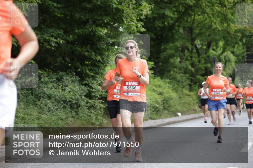 15.06.2025 - REWE Women's Run Jannik Wohlers http://msf.ph/oto/7971550 15.06.2025 10:06:32 Laufen 5566, 55, 5299 meine-sportfotos.de