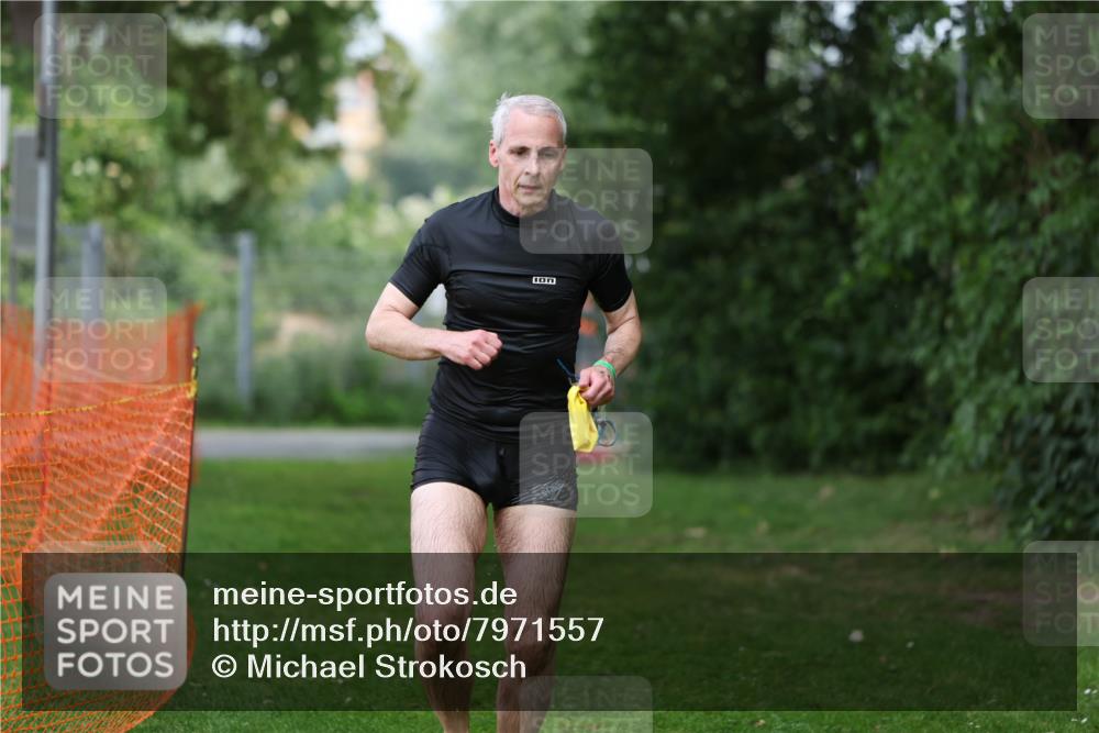 15.06.2025 - 7 Türme Triathlon Michael Strokosch http://msf.ph/oto/7971557 15.06.2025 13:00:33 Schwimmen 193, 705 meine-sportfotos.de