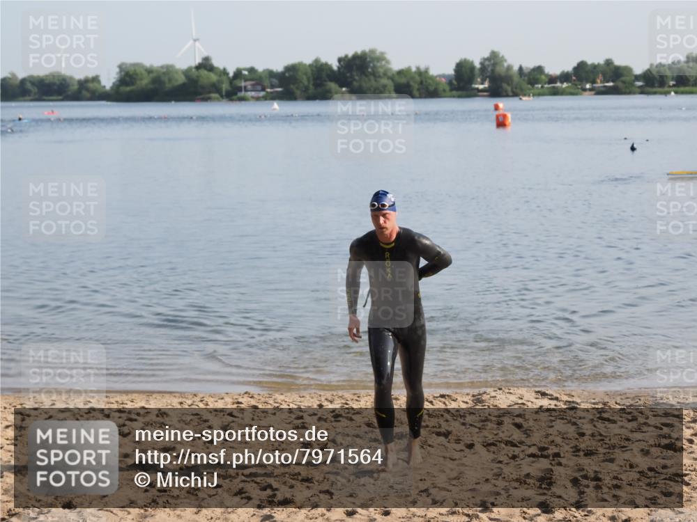 21.06.2025 - 27. Vierlanden-Triathlon MichiJ http://msf.ph/oto/7971564 15.06.2026 08:30:31 Schwimmen 17, 37 meine-sportfotos.de