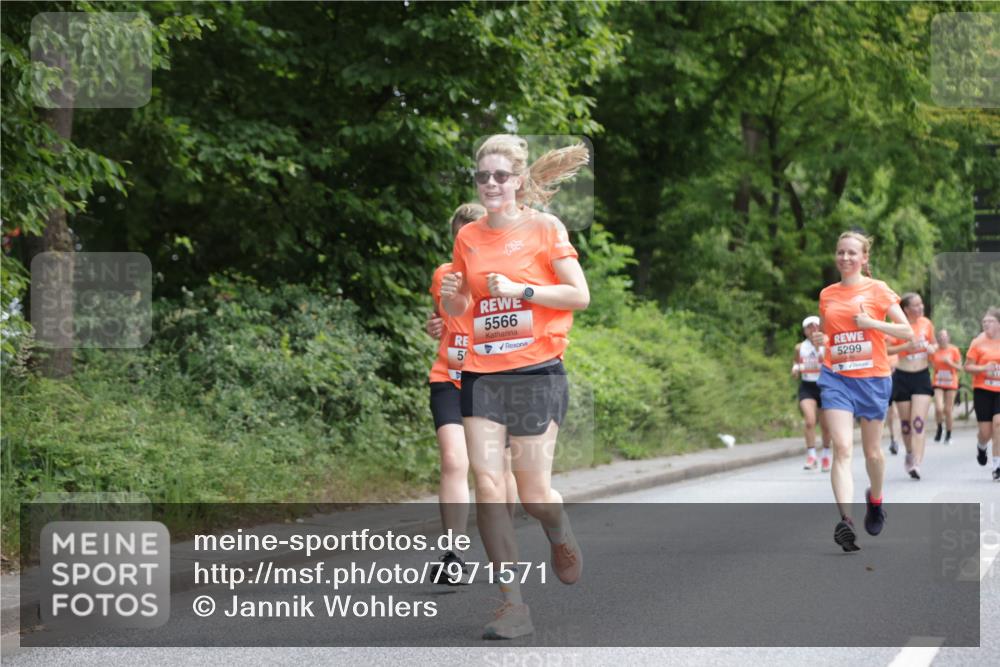 15.06.2025 - REWE Women's Run Jannik Wohlers http://msf.ph/oto/7971571 15.06.2025 10:06:32 Laufen 5, 5566, 5299 meine-sportfotos.de