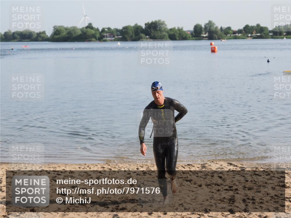 21.06.2025 - 27. Vierlanden-Triathlon MichiJ http://msf.ph/oto/7971576 15.06.2026 08:30:31 Schwimmen 17, 37 meine-sportfotos.de