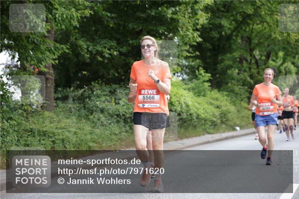 15.06.2025 - REWE Women's Run Jannik Wohlers http://msf.ph/oto/7971620 15.06.2025 10:06:33 Laufen 5566, 5299 meine-sportfotos.de