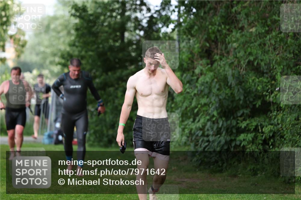 15.06.2025 - 7 Türme Triathlon Michael Strokosch http://msf.ph/oto/7971642 15.06.2025 13:01:01 Schwimmen 759, 847, 972, 1080, 1096, 1192, 1200 meine-sportfotos.de