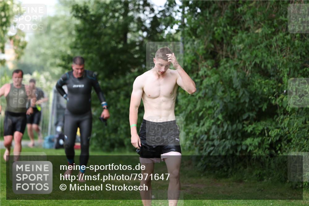 15.06.2025 - 7 Türme Triathlon Michael Strokosch http://msf.ph/oto/7971647 15.06.2025 13:01:01 Schwimmen 759, 847, 972, 1080, 1096, 1192, 1200 meine-sportfotos.de
