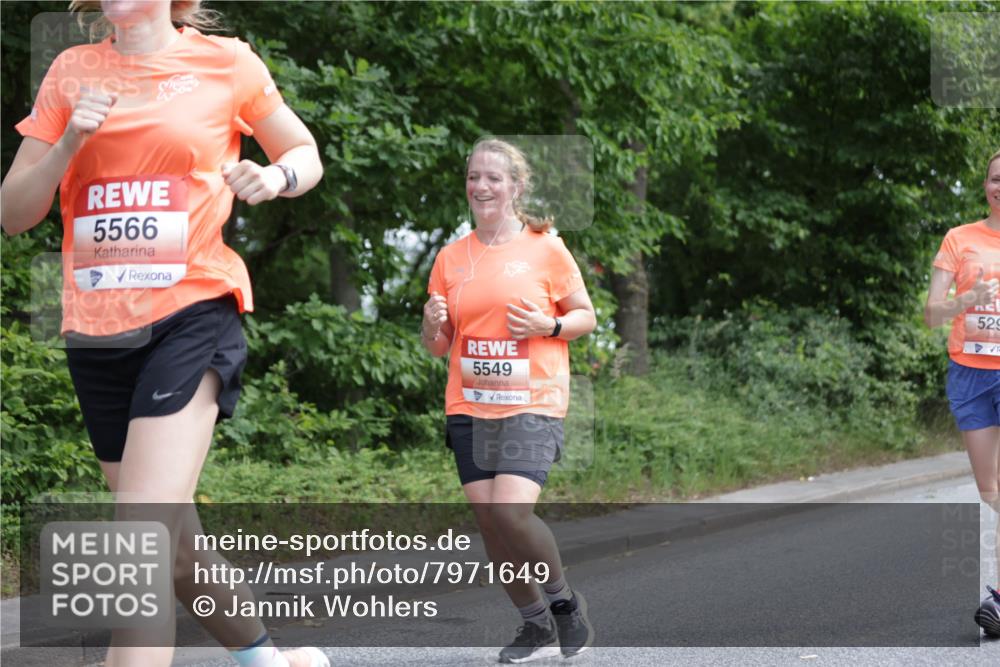 15.06.2025 - REWE Women's Run Jannik Wohlers http://msf.ph/oto/7971649 15.06.2025 10:06:35 Laufen 5566, 5549, 529 meine-sportfotos.de