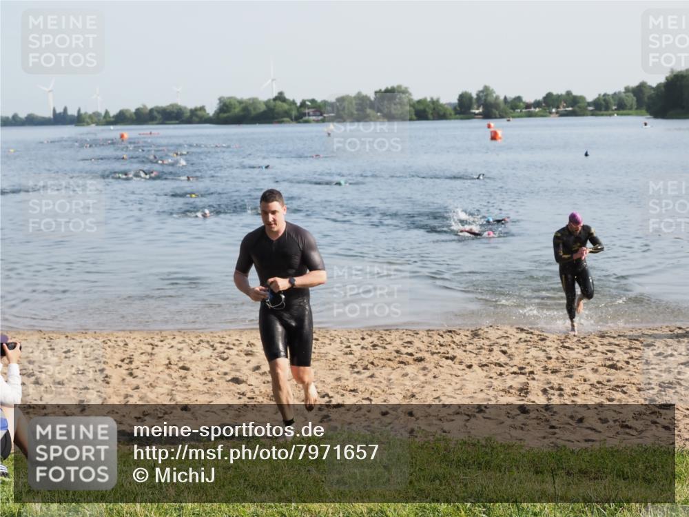 21.06.2025 - 27. Vierlanden-Triathlon MichiJ http://msf.ph/oto/7971657 15.06.2026 08:31:58 Schwimmen 30, 178 meine-sportfotos.de