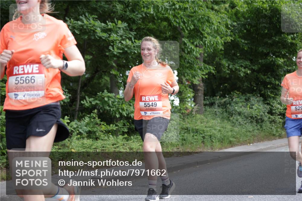 15.06.2025 - REWE Women's Run Jannik Wohlers http://msf.ph/oto/7971662 15.06.2025 10:06:35 Laufen 5566, 5549, 529 meine-sportfotos.de