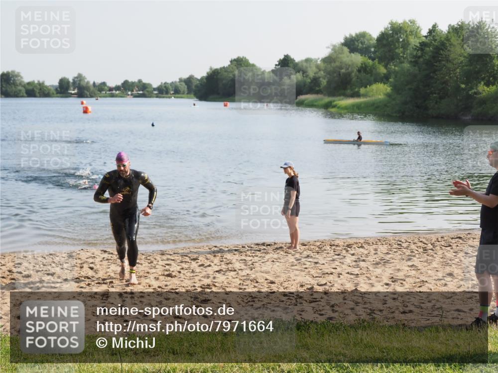 21.06.2025 - 27. Vierlanden-Triathlon MichiJ http://msf.ph/oto/7971664 15.06.2026 08:32:00 Schwimmen 30, 178 meine-sportfotos.de
