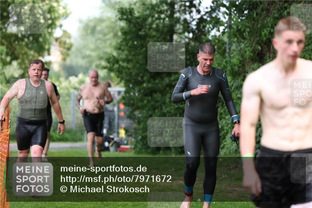 15.06.2025 - 7 Türme Triathlon Michael Strokosch http://msf.ph/oto/7971672 15.06.2025 13:01:04 Schwimmen 702, 759, 847, 972, 1080, 1096, 1192, 1200 meine-sportfotos.de