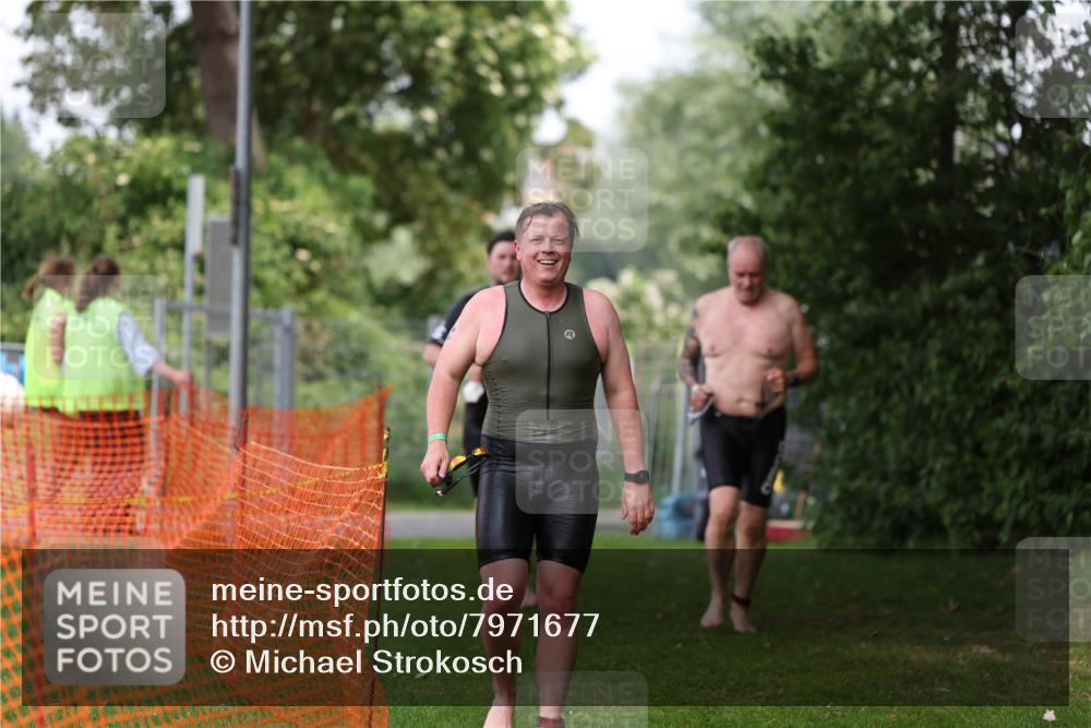 15.06.2025 - 7 Türme Triathlon Michael Strokosch http://msf.ph/oto/7971677 15.06.2025 13:01:05 Schwimmen 702, 759, 847, 972, 1080, 1096, 1192, 1200 meine-sportfotos.de