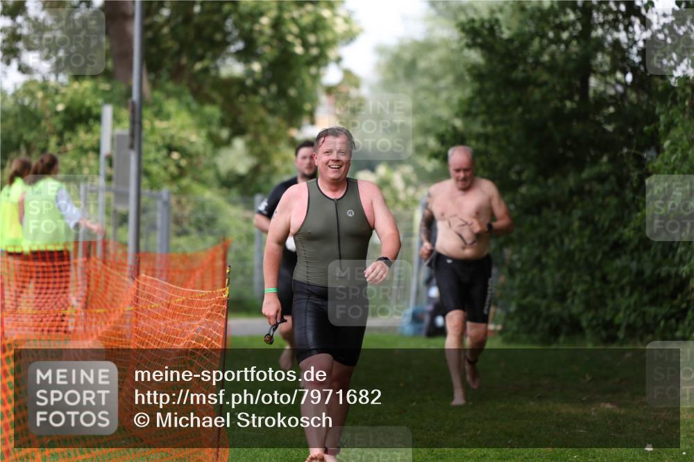 15.06.2025 - 7 Türme Triathlon Michael Strokosch http://msf.ph/oto/7971682 15.06.2025 13:01:05 Schwimmen 702, 759, 847, 972, 1080, 1096, 1192, 1200 meine-sportfotos.de