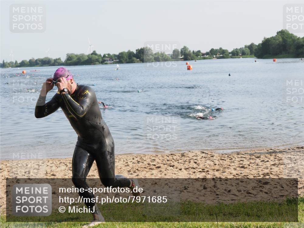 21.06.2025 - 27. Vierlanden-Triathlon MichiJ http://msf.ph/oto/7971685 15.06.2026 08:32:02 Schwimmen 30, 178 meine-sportfotos.de