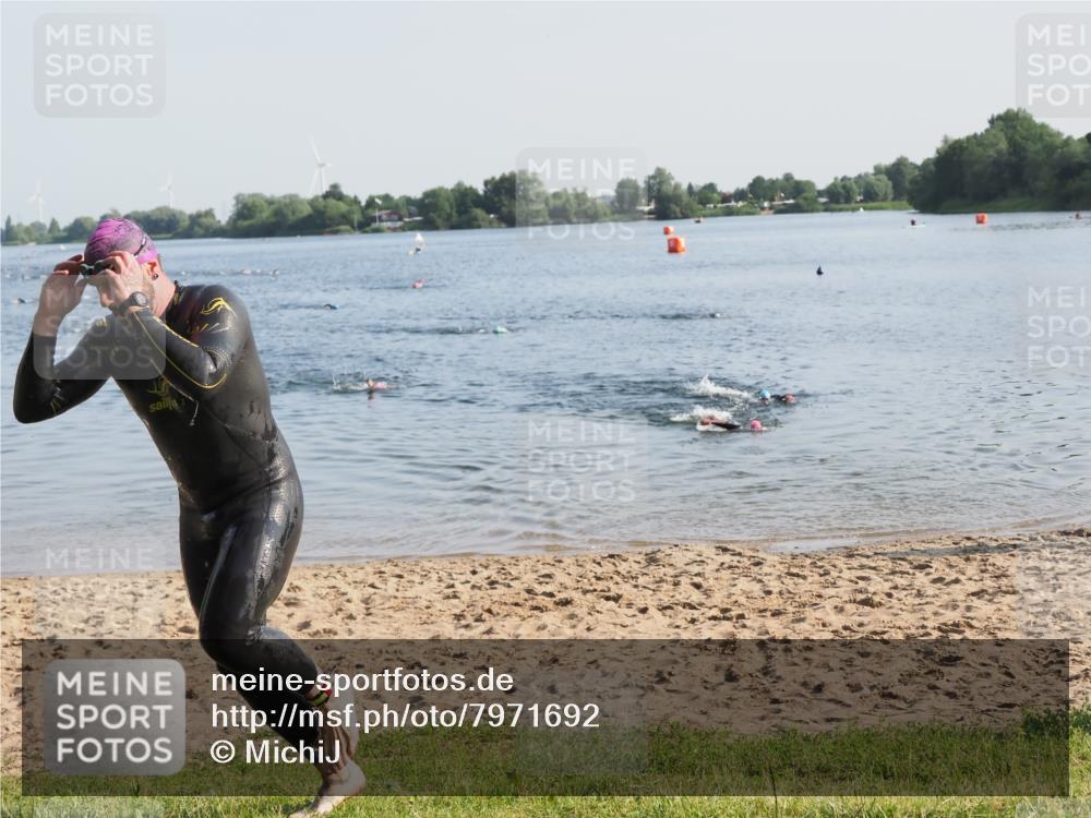 21.06.2025 - 27. Vierlanden-Triathlon MichiJ http://msf.ph/oto/7971692 15.06.2026 08:32:02 Schwimmen 30, 178 meine-sportfotos.de