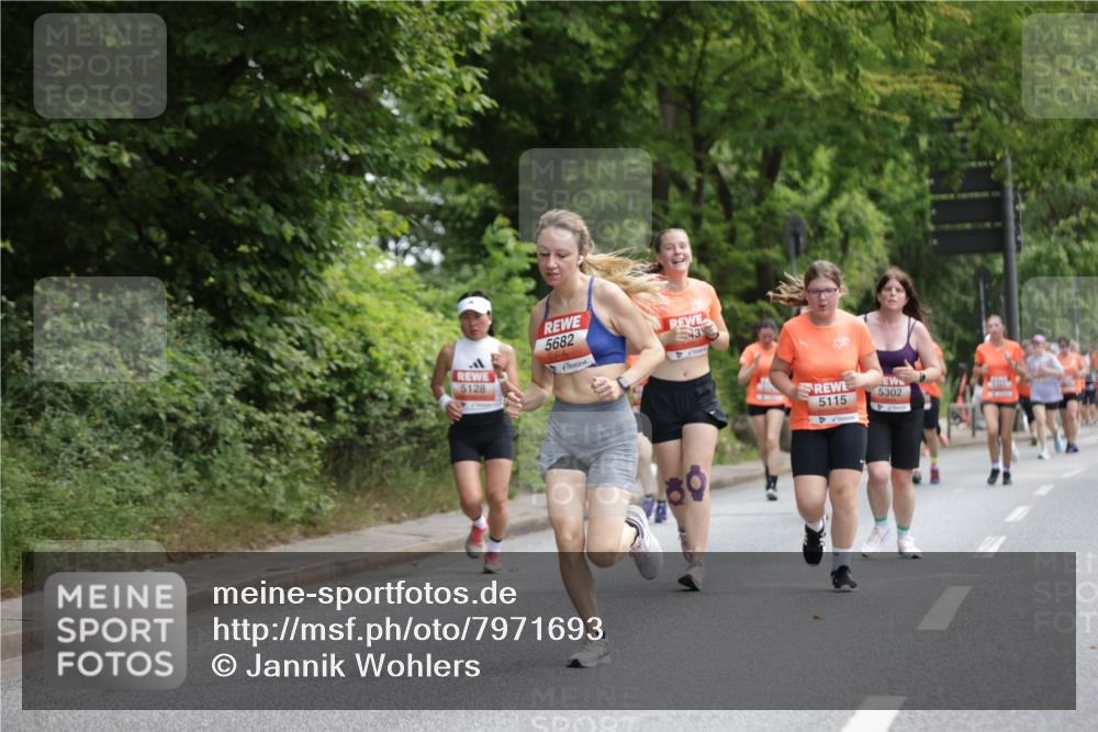 15.06.2025 - REWE Women's Run Jannik Wohlers http://msf.ph/oto/7971693 15.06.2025 10:06:37 Laufen 5682, 3, 5128, 200, 5115, 5302 meine-sportfotos.de