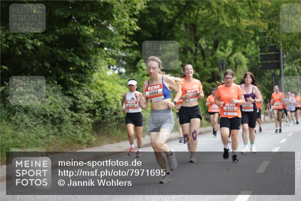 15.06.2025 - REWE Women's Run Jannik Wohlers http://msf.ph/oto/7971695 15.06.2025 10:06:37 Laufen 5682, 5128, 343, 5302, 5115 meine-sportfotos.de