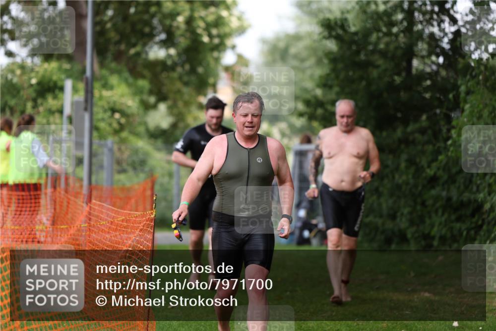15.06.2025 - 7 Türme Triathlon Michael Strokosch http://msf.ph/oto/7971700 15.06.2025 13:01:06 Schwimmen 702, 759, 785, 847, 972, 1080, 1096, 1192, 1200 meine-sportfotos.de
