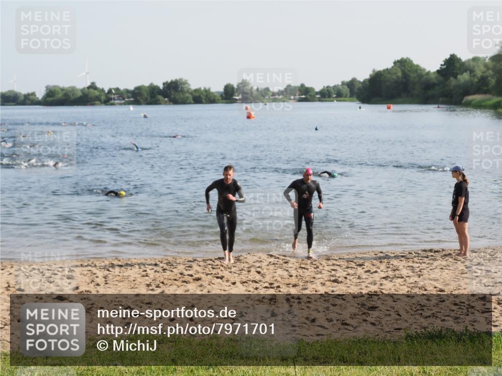 21.06.2025 - 27. Vierlanden-Triathlon MichiJ http://msf.ph/oto/7971701 15.06.2026 08:32:19 Schwimmen 50, 188 meine-sportfotos.de
