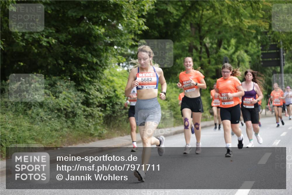 15.06.2025 - REWE Women's Run Jannik Wohlers http://msf.ph/oto/7971711 15.06.2025 10:06:37 Laufen 5682, 5043, 4, 5115, 5302 meine-sportfotos.de