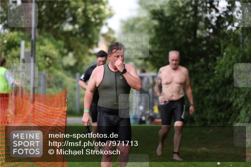 15.06.2025 - 7 Türme Triathlon Michael Strokosch http://msf.ph/oto/7971713 15.06.2025 13:01:07 Schwimmen 702, 759, 785, 847, 972, 1080, 1096, 1192, 1200 meine-sportfotos.de