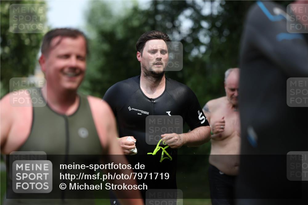 15.06.2025 - 7 Türme Triathlon Michael Strokosch http://msf.ph/oto/7971719 15.06.2025 13:01:11 Schwimmen 702, 759, 785, 847, 972, 1080, 1096, 1192, 1200 meine-sportfotos.de