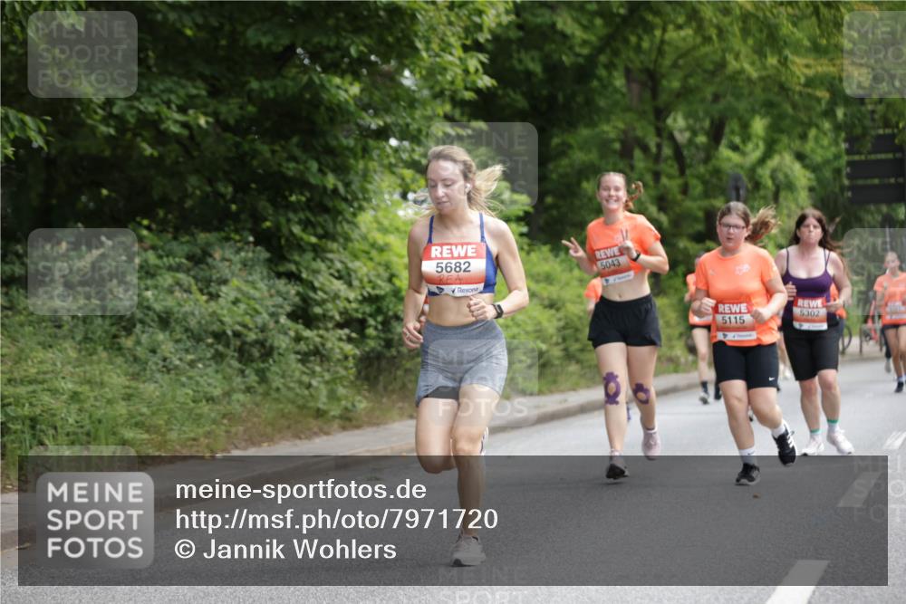 15.06.2025 - REWE Women's Run Jannik Wohlers http://msf.ph/oto/7971720 15.06.2025 10:06:37 Laufen 5682, 5043, 5302, 5115 meine-sportfotos.de