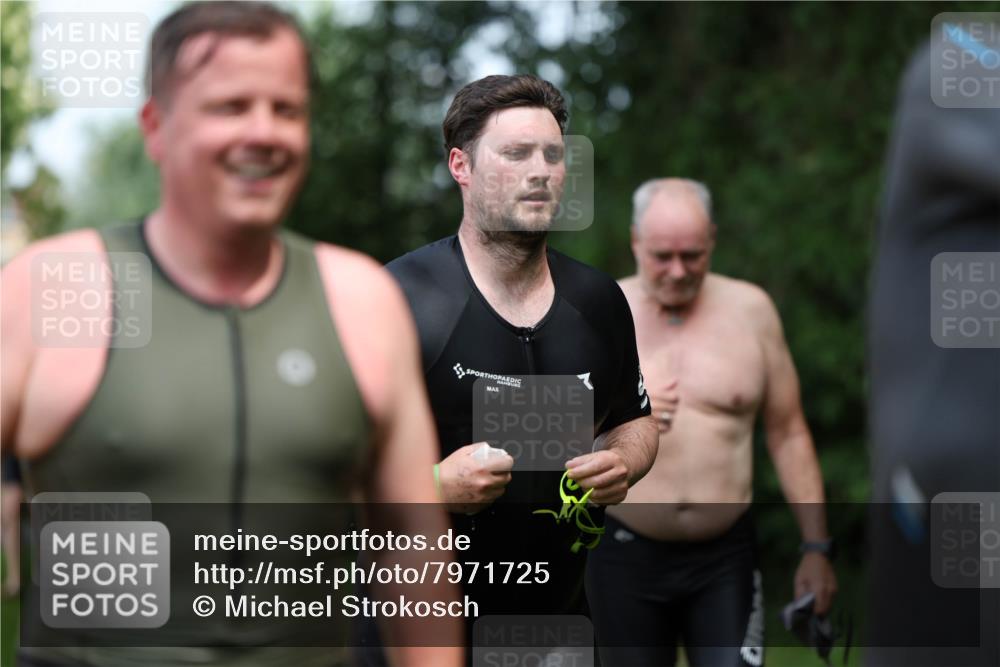 15.06.2025 - 7 Türme Triathlon Michael Strokosch http://msf.ph/oto/7971725 15.06.2025 13:01:11 Schwimmen 702, 759, 785, 847, 972, 1080, 1096, 1192, 1200 meine-sportfotos.de