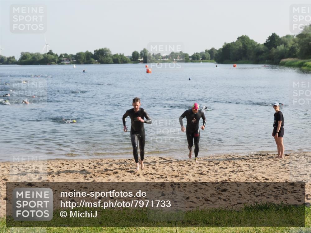 21.06.2025 - 27. Vierlanden-Triathlon MichiJ http://msf.ph/oto/7971733 15.06.2026 08:32:20 Schwimmen 50, 188 meine-sportfotos.de