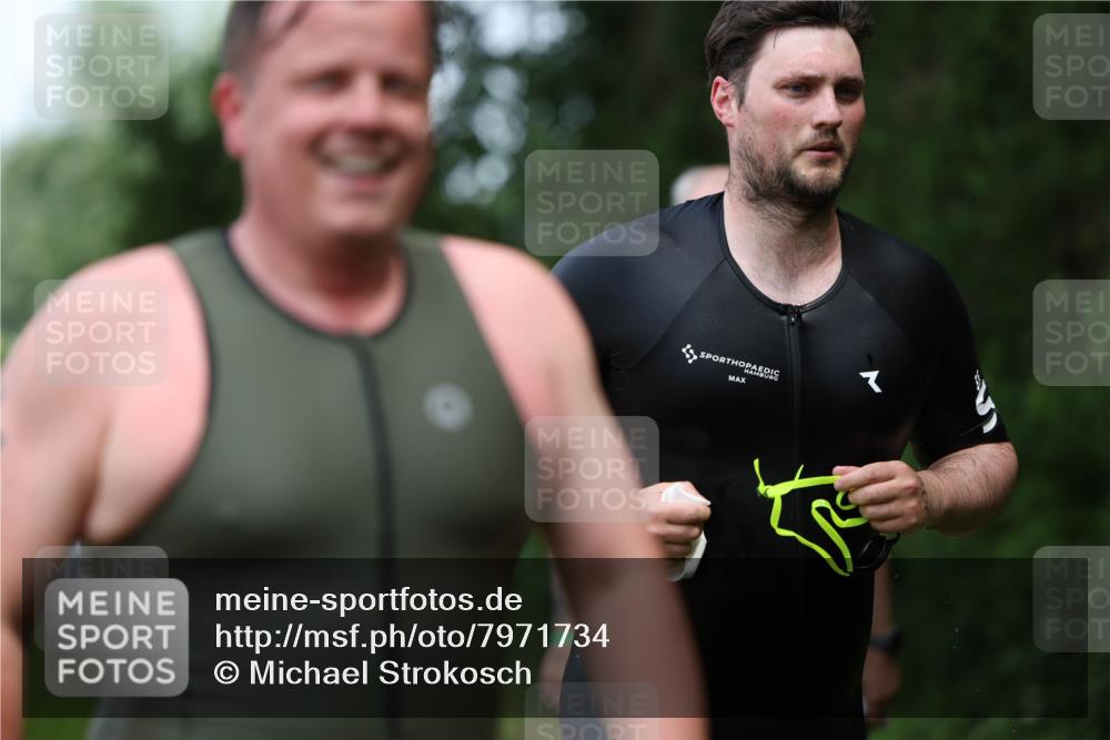 15.06.2025 - 7 Türme Triathlon Michael Strokosch http://msf.ph/oto/7971734 15.06.2025 13:01:11 Schwimmen 702, 759, 785, 847, 972, 1080, 1096, 1192, 1200 meine-sportfotos.de