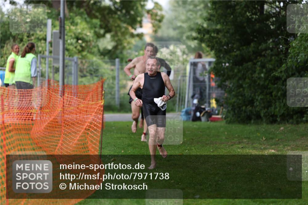 15.06.2025 - 7 Türme Triathlon Michael Strokosch http://msf.ph/oto/7971738 15.06.2025 13:01:15 Schwimmen 702, 759, 785, 847, 972, 1080, 1096, 1192, 1200 meine-sportfotos.de