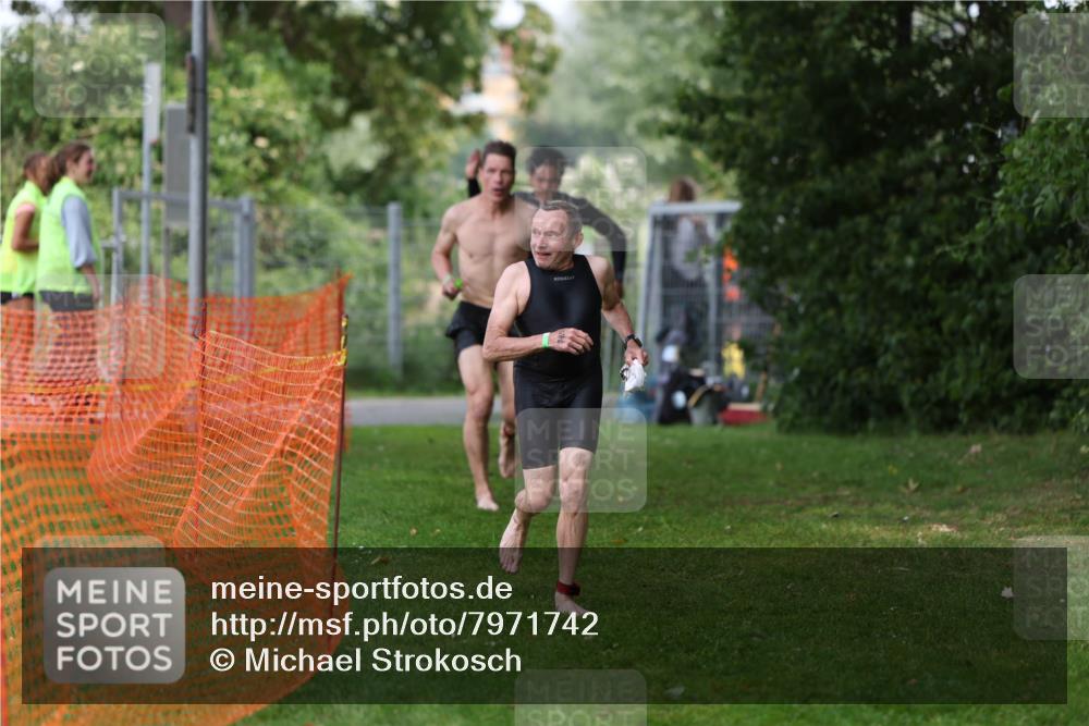 15.06.2025 - 7 Türme Triathlon Michael Strokosch http://msf.ph/oto/7971742 15.06.2025 13:01:15 Schwimmen 702, 759, 785, 847, 972, 1080, 1096, 1192, 1200 meine-sportfotos.de