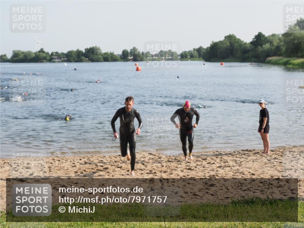 21.06.2025 - 27. Vierlanden-Triathlon MichiJ http://msf.ph/oto/7971757 15.06.2026 08:32:20 Schwimmen 50, 188 meine-sportfotos.de