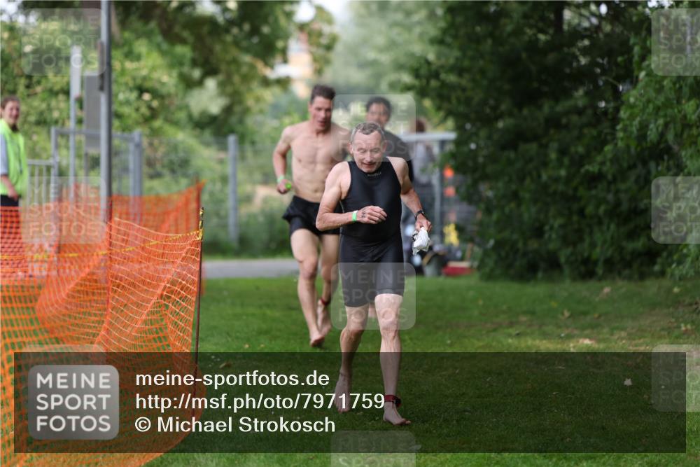 15.06.2025 - 7 Türme Triathlon Michael Strokosch http://msf.ph/oto/7971759 15.06.2025 13:01:16 Schwimmen 702, 759, 785, 847, 972, 1080, 1096, 1192, 1200 meine-sportfotos.de