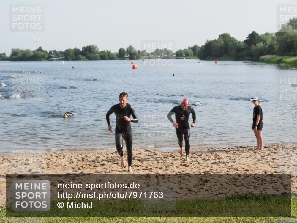 21.06.2025 - 27. Vierlanden-Triathlon MichiJ http://msf.ph/oto/7971763 15.06.2026 08:32:20 Schwimmen 50, 188 meine-sportfotos.de
